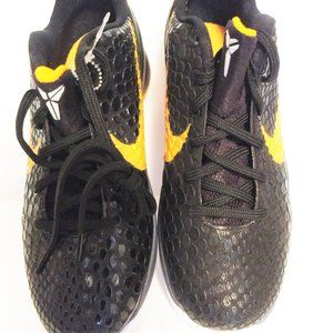 NEW Nike Youth 6 running shoes Women Equivalent 7-8  Black Yellow